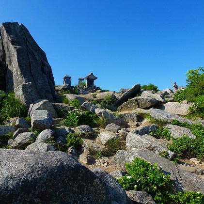 姫神山 と 早池峰山